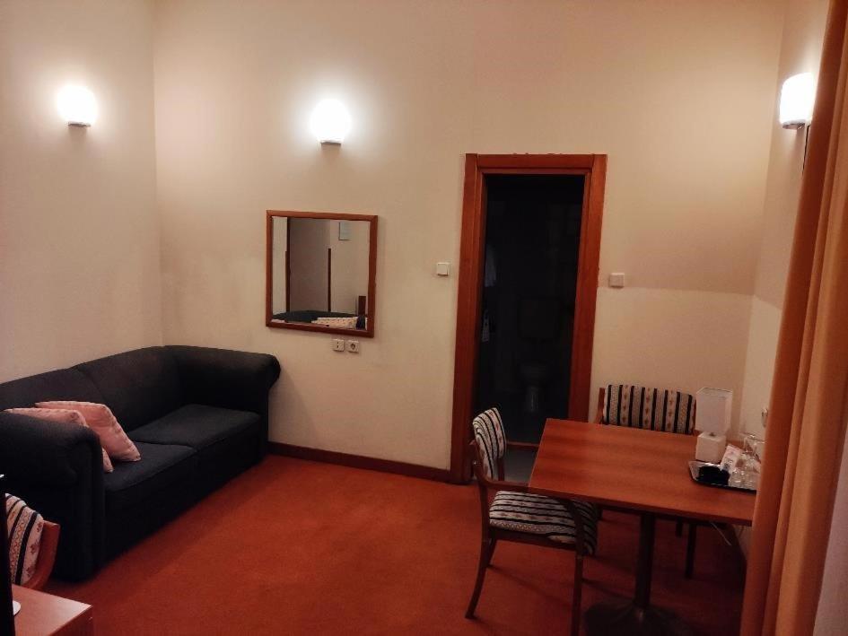 Hotel Vila Ruzica- Glavna Zgrada I Depandanse Crikvenica Exterior foto