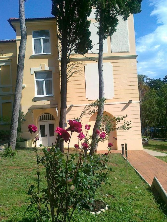 Hotel Vila Ruzica- Glavna Zgrada I Depandanse Crikvenica Exterior foto
