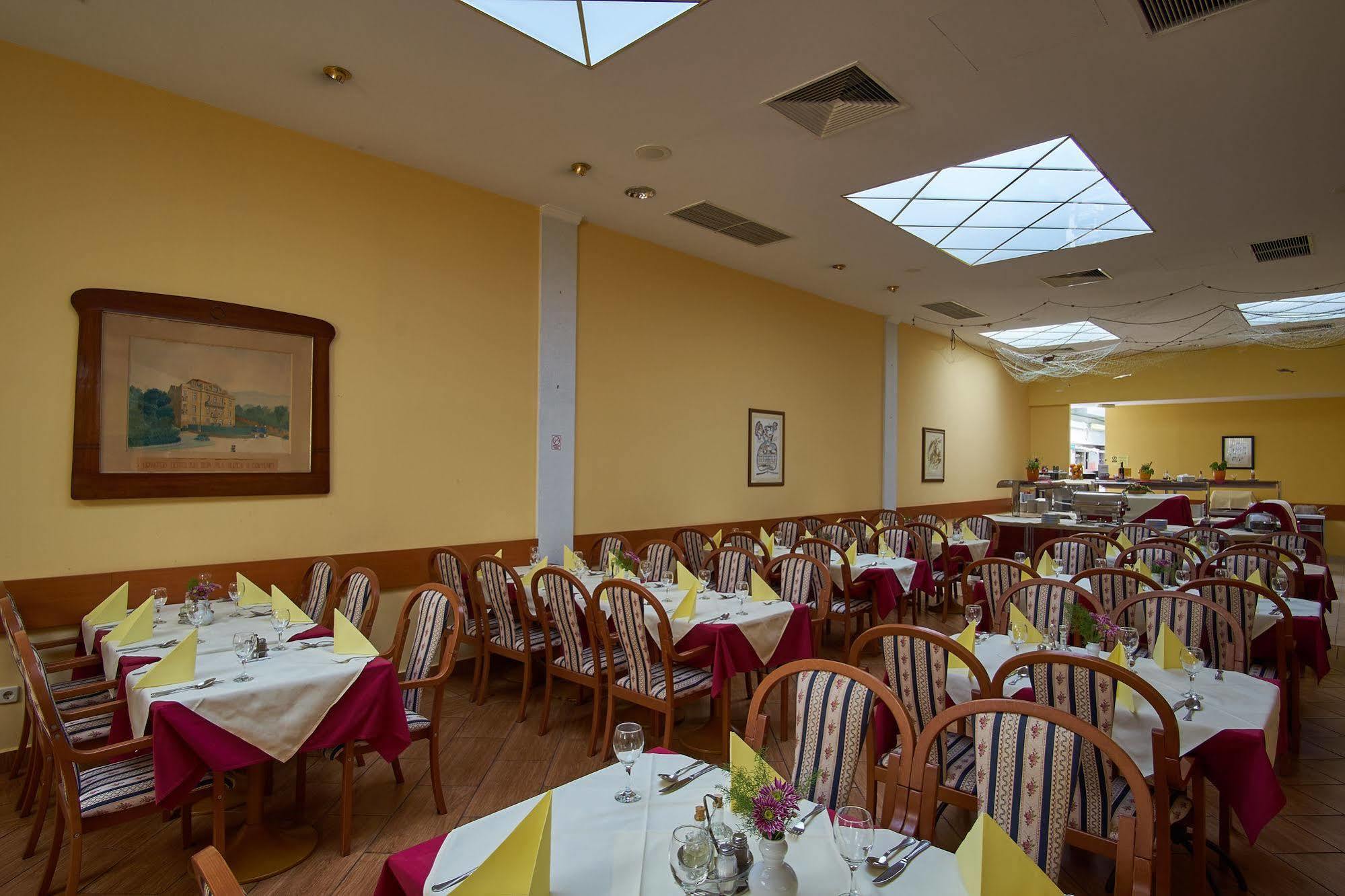 Hotel Vila Ruzica- Glavna Zgrada I Depandanse Crikvenica Exterior foto