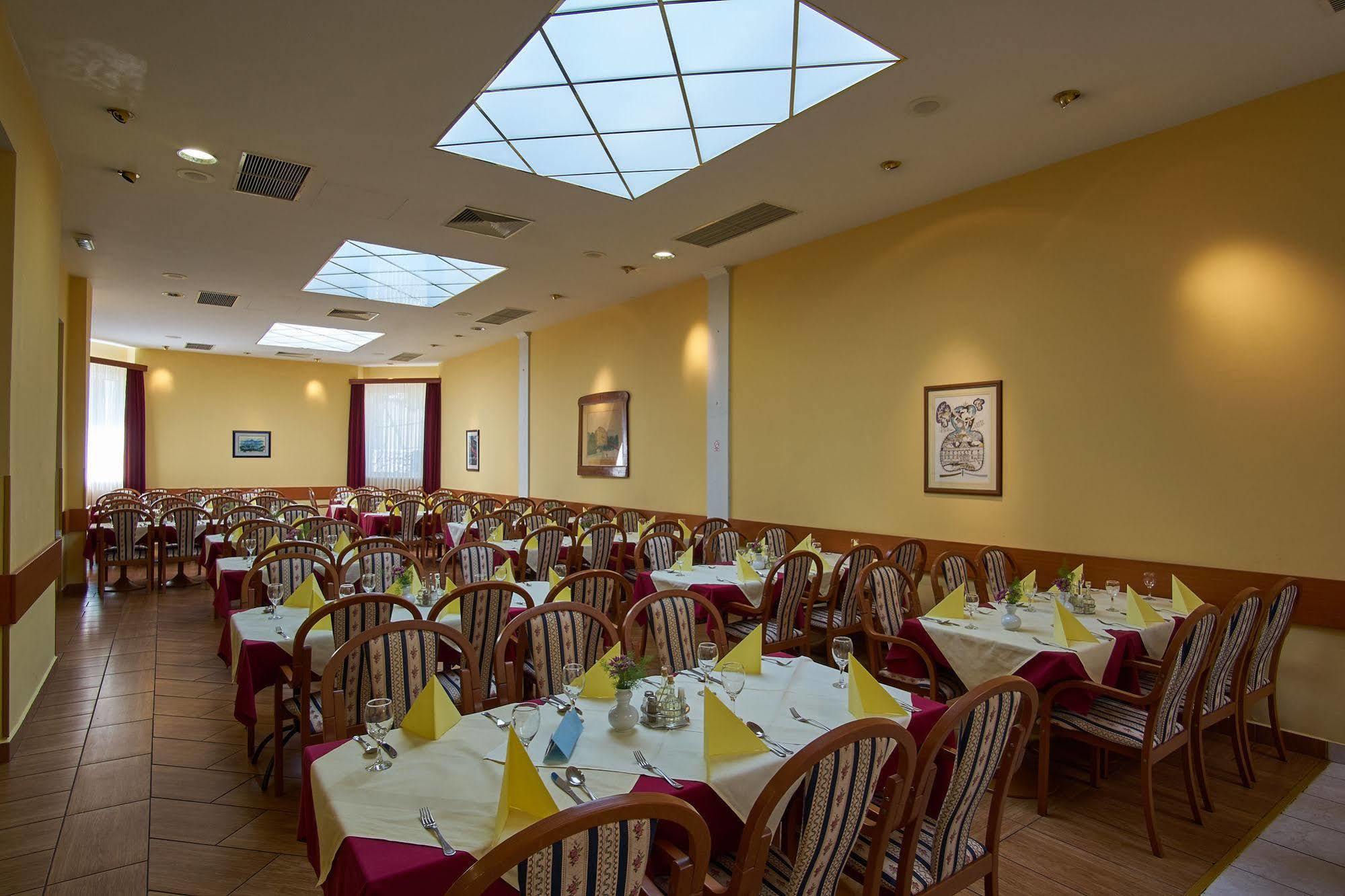 Hotel Vila Ruzica- Glavna Zgrada I Depandanse Crikvenica Exterior foto